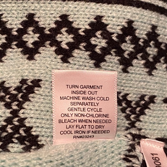 Sweater - Picture 4 of 4